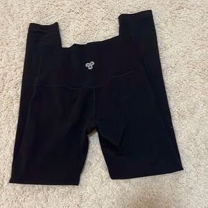 Aritzia butter cheeky leggings!!!!